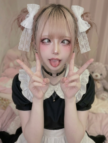 haduki87639461's tweet photo. ←数年前の私
→無事に地雷デビューした現在 https://t.co/USNiyVU6vy