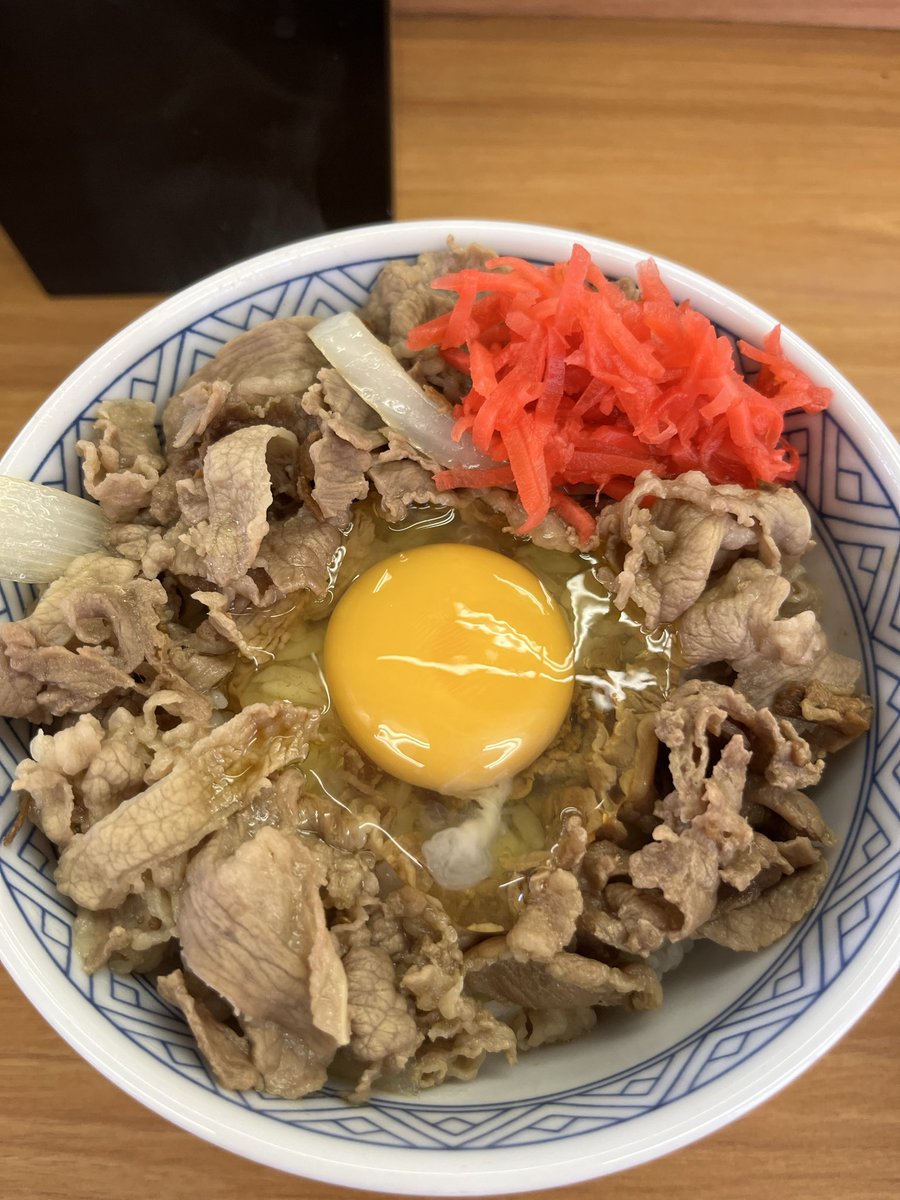 Polthm's tweet photo. 丼太郎 牛丼 生玉子
無性にここの牛丼が食べたくなり久訪
チェーンも美味いが何故だか引きつけられる丼太郎の素朴だけど中毒感も兼ね備えた牛丼が好きなんです
玉子を落とし、少し醤油をチロリとたらしてかっこむとイナヅマレベルの衝撃が走ります、美味すぎる…
ご馳走様でした
#丼太郎 #牛丼 #茗荷谷 https://t.co/5o6Ui6yR1P