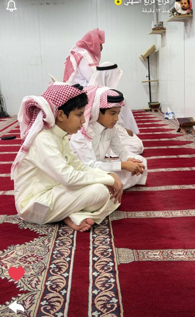 LaymhMarad's tweet photo. #فراج_قزيع_السهلي #احمد_قزيع_السهلي 
روقان وامثال ودين واستغفار في رعاية الرحمان https://t.co/DkHnPLPymp