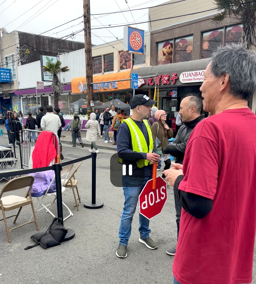 SelenaC10705's tweet photo. Joel Engardio is at tonight's Sunset Night Market. He told Great Highway Compromise volunteers, aka my D4 neighbors, that they don't belong there. 

Joel Engardio told them to leave the Sunset Night Market.

And yes, his buddy Scott Wiener is also at the Sunset Night Market. https://t.co/entDqREK9O