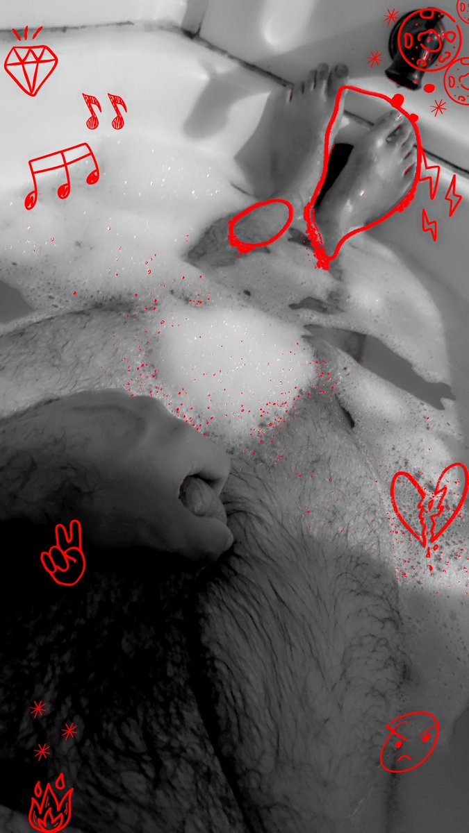 bleepbleep87's tweet photo. Bubble bath 😉😜 https://t.co/0sjEVuCZn0