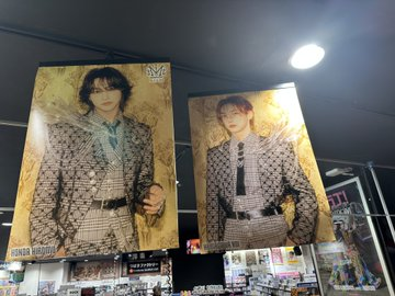 TOWER_Sendai's tweet photo. 【#ROIROM】　

『CLASSIC WAVE』
💝大好評発売中💝

11:00現在、全形態在庫あり‼️
ホログラムステッカーもお渡し中‼️

🤍「タワラブ！」ポスター掲出
🤍特別レシート
🤍コメントカード掲出
🤍パネル展＆抽選プレゼント
※パネル展は6/15(月)まで！
🔗https://t.co/koEfeYZhOu

#ROIROM_CLASSICWAVE https://t.co/ui7uVl5SFf