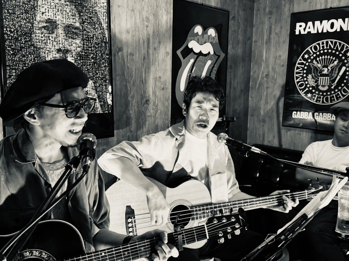 kohjilow39's tweet photo. エロス桜井とアガペー大森
6/12江古田ロク嘘

Thank you!!

1 Sha Ra Ra Ra Radio!!
2 恋の九十九里パイプライン
3 東中野レイニーブルース
4 サチコは夜の蝶
5 二人のカンツォーネにボーノ
6 ブルーシャトー〜真珠の涙〜旅人よ〜亜麻色の髪の乙女
7 あの娘とスキャンダル
8 Mr. Tambourine Man Blues https://t.co/ndU18rodfP