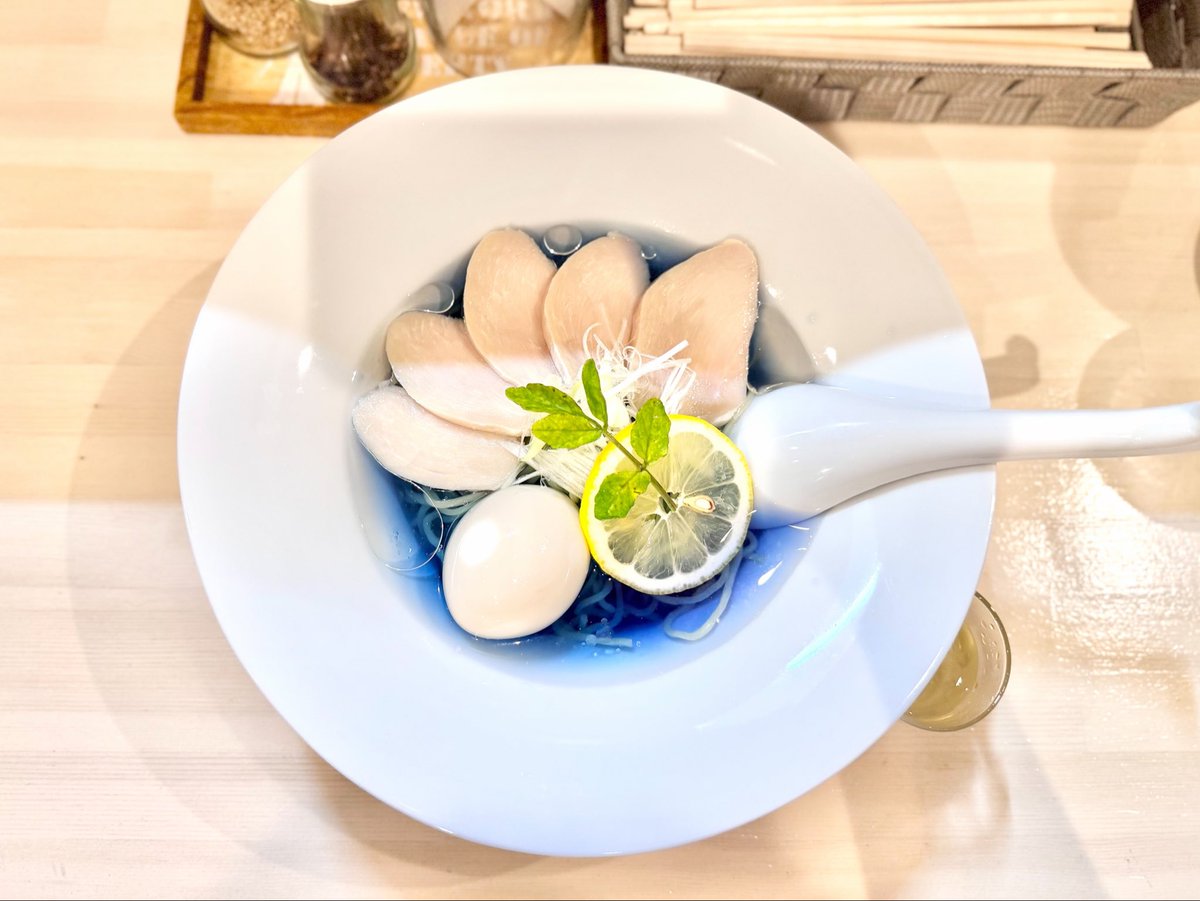 23notwi's tweet photo. #レモネードラグーン  1,800円
#鶏チャーシュー増し  300円

#レモン
#バタフライピー
#限定
#吉法師
#kipposhi
#日の出
#ラーメン
1/2↓ https://t.co/8F0jU3uEck