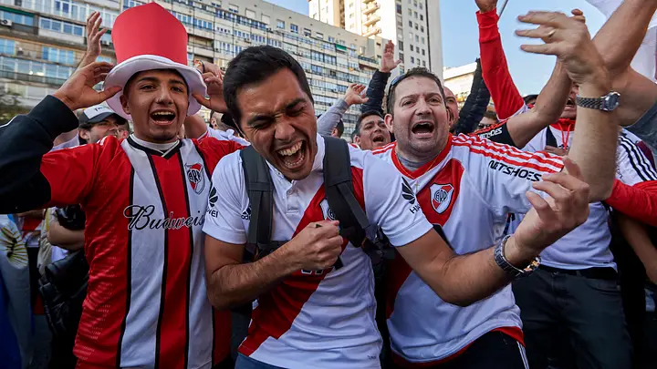 InmortusPeru's tweet photo. Llamar ¨marrones¨ al resto de latinos y tener cara de Gabriel Mercado https://t.co/ZWrh9F2bk4