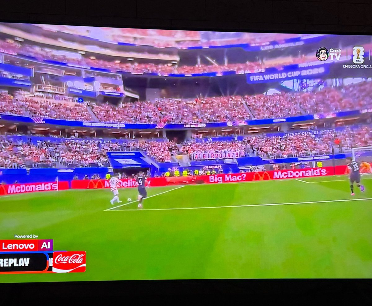 InvDigitais's tweet photo. Pqp lotadaço, acho que fim do ano vou passar em Los Angeles tb https://t.co/x0vxzkADaf