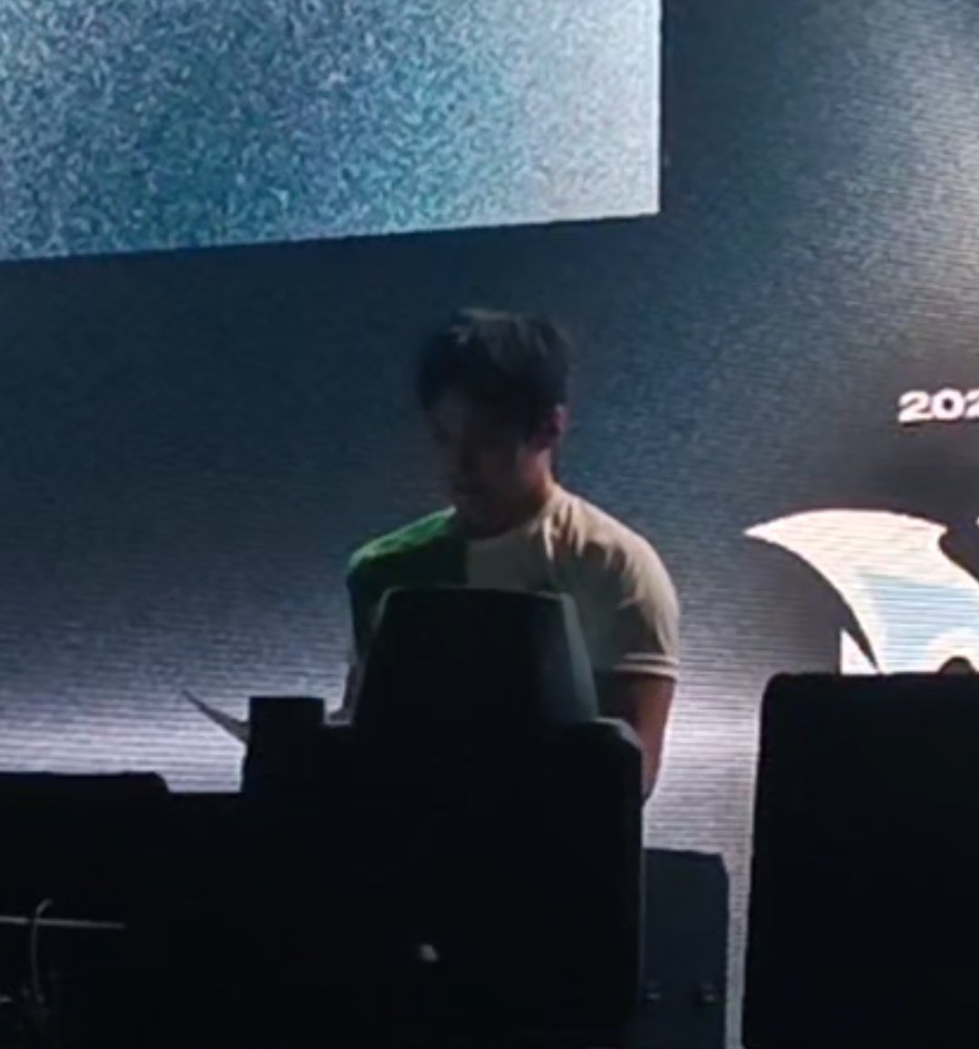 IMwolfgirl's tweet photo. É isso 😭😭😭😭 https://t.co/DsudXX8Dgl