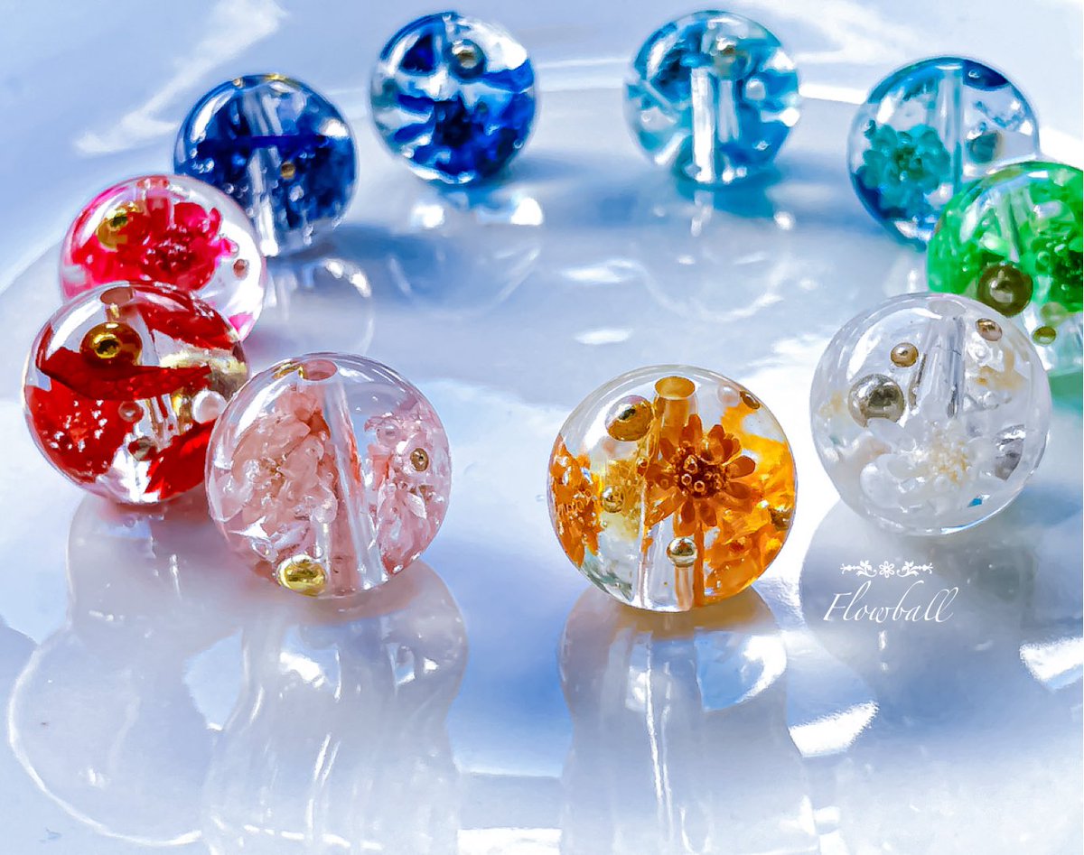 Flowball1's tweet photo. #背景ひとつで化けるんです 
#365DIYtheme 

同じこもれ陽の彩の大玉ෆ˚*
瓶に詰めた写真と広げた写真じゃあ中々違います✧*｡
はたまた同じお皿でも模様が入るのと入ってないのとでは大違い( *´꒳`*)ෆ˚* https://t.co/3u92NtPZia