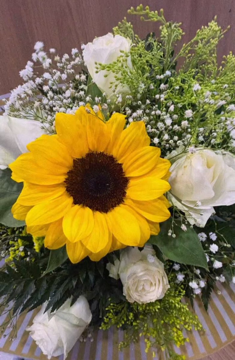 blwengbh's tweet photo. Feliz dia das namoradas 🤍 https://t.co/DbhzGswfn9