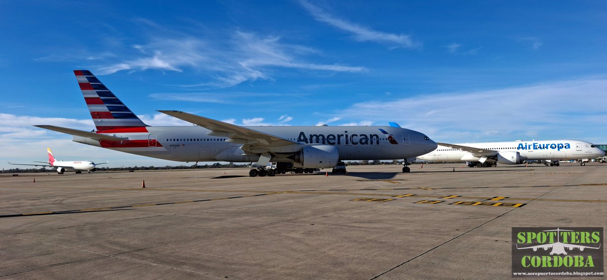 SpottersCordoba's tweet photo. Despues de casi 1 hora de hacer espera, el Boeing 777-200 N766AN de American Airlines (AA 931) procedente de Miami, fue derivado a Cordoba. Fue el primer pesado en llegar este viernes. 6 fotos. https://t.co/cQXjfC1L14