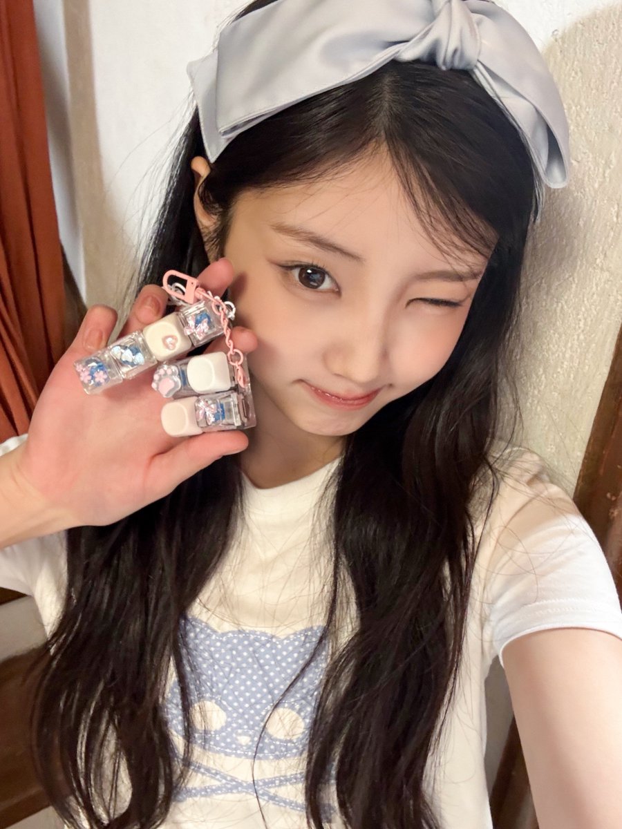 ILLIT_official's tweet photo. [#DAILY_IT]
예지 언니 채령 언니랑 걸스나잇🎀
최고로 잘 즐겼습니다~ ꒰(っ›·̫‹ς)꒱

260613 @ 원희는 스무살
#WONHEE #원희 #ILLIT #아일릿 https://t.co/3W7GAPcO11
