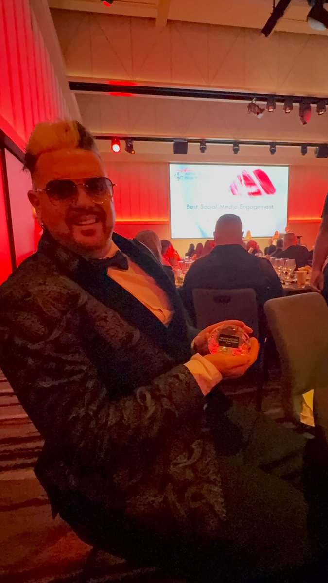 MattSynix's tweet photo. Won best cam model at the AAIA's https://t.co/4Y7NzFaxqT