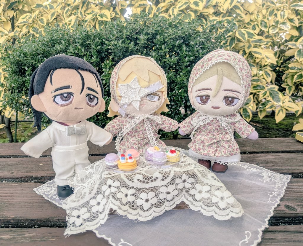 shioyasalt's tweet photo. プ。ラネタ観賞前にオバヨでガーデンパーティー☕🫖
バヨは花柄ワンピとスカートバブーシュカのコーデ
オク君のも作ったのに持ってくるの忘れたのでお給仕係してもらいました😅
お洋服手作りよ🪡
ワンピ頑張ったので見て😌 https://t.co/SToUMxofDN