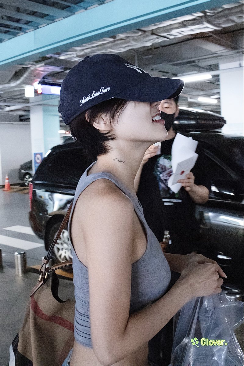 Clover4luck_'s tweet photo. 260612 ICN 입국

#HWASA #화사
#MAMAMOO #마마무 https://t.co/jQtHPKMjFO