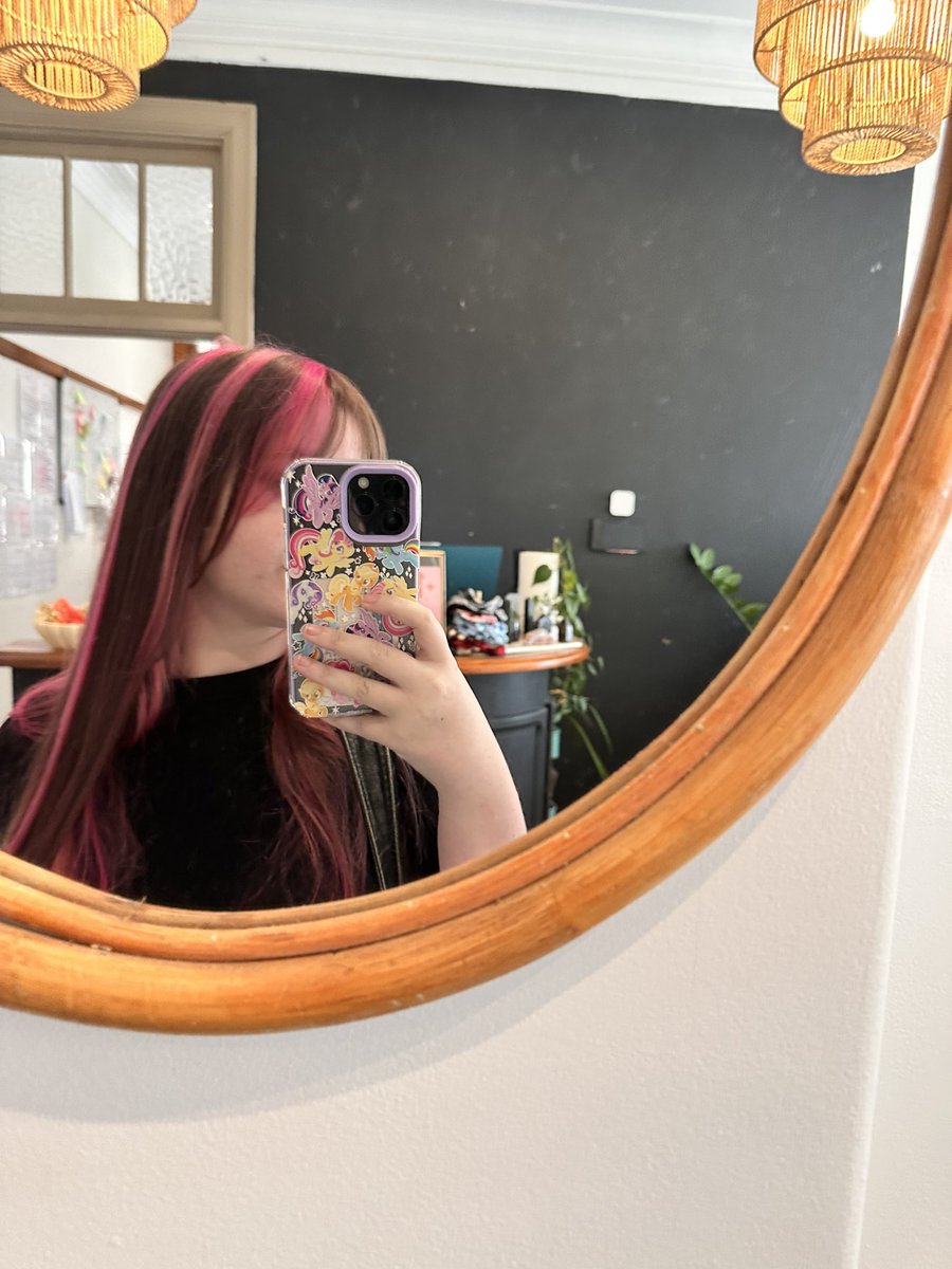 False_skin's tweet photo. Got my hair done and everyone said it was giving drac :p https://t.co/KUgxzdLzbU