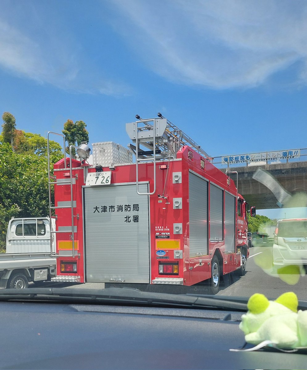 etcetera227's tweet photo. 湖西道路で事故があったみたいだ。
真野ICからやって来た消防車が仰木雄琴ICでUターンしてこっちに来た https://t.co/qv1Y6BEwCv
