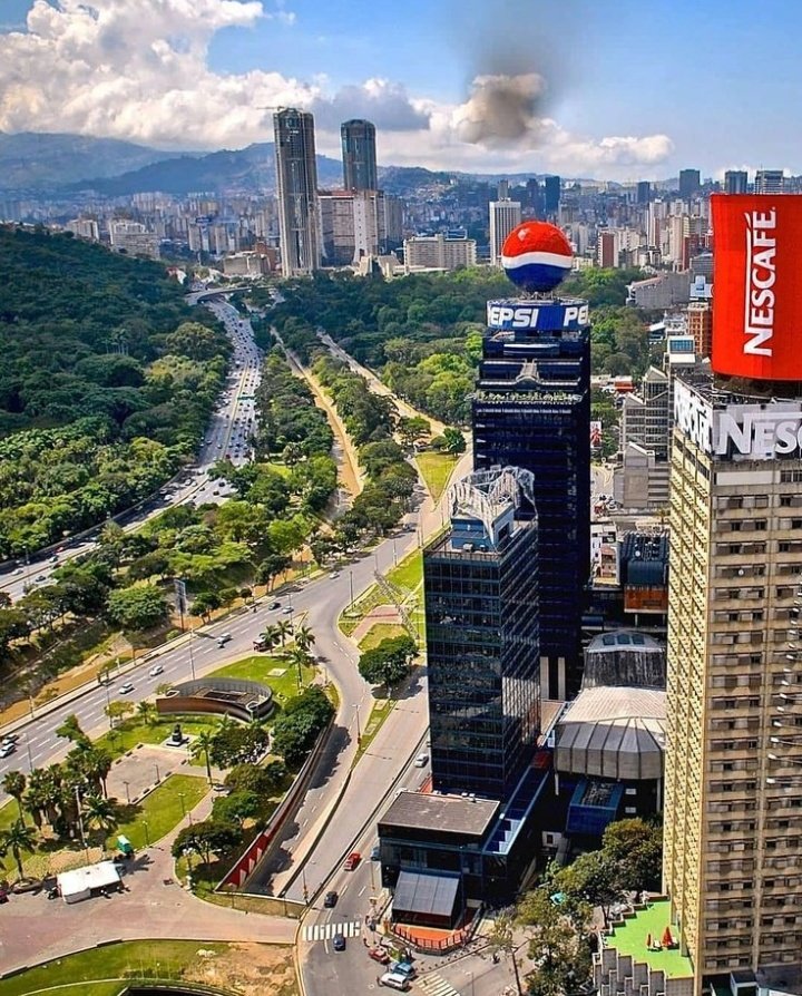 gerardolara482's tweet photo. Caracas, tiempos dorados que volverán 🙏 https://t.co/YRaSA3ZntH