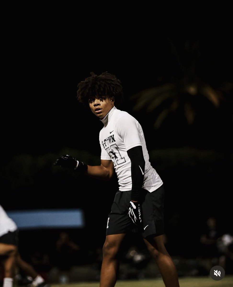 jlblack09's tweet photo. In my element, Striving for greatness &amp; Nothing short of it. Grind SZN Loading….. 🔥 

#destinationhamilton @Husky_Football7 https://t.co/4OabeDnYs6