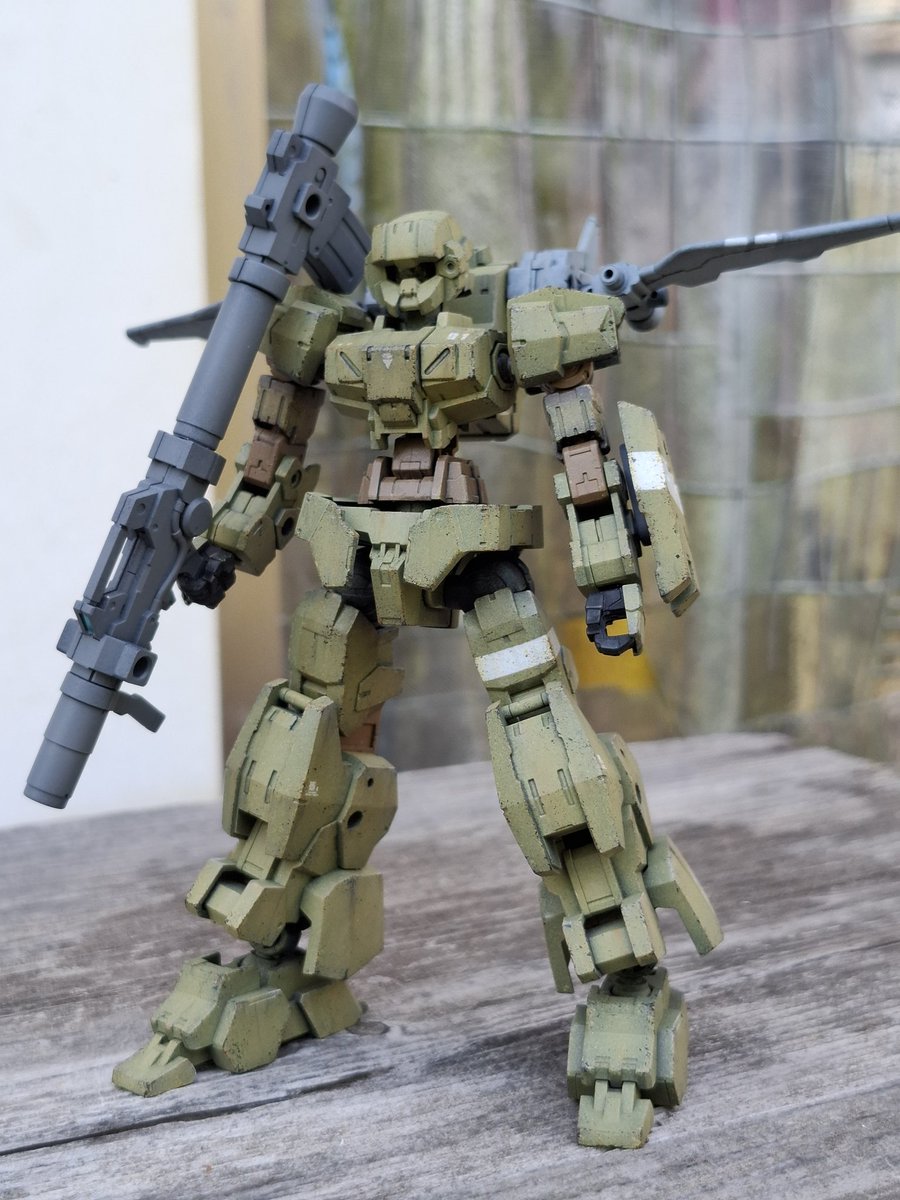 pampi5666's tweet photo. 30MM 1/144 eEXM-17 アルト(陸戦仕様)
完成～✨️
ウエザリング途中で飽きてしまってやっつけ作業になってしまった💧
次はエグザビークル塗らなきゃだなぁ～

#バンダイ #プラモデル #30mm https://t.co/7hbbWa3wqo