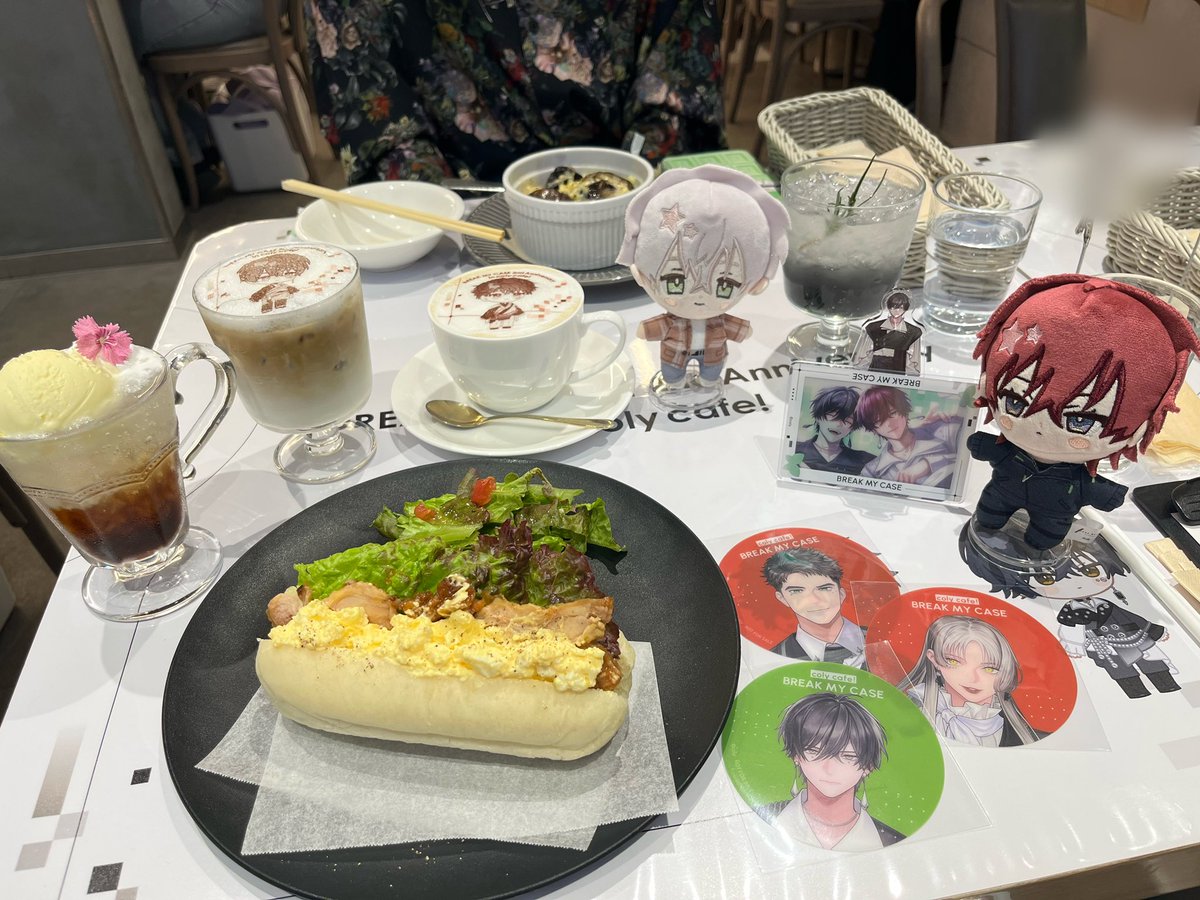 tsuu74's tweet photo. コリーカフェ！
灯世くんまたきてくれた🥹💓
パンめっちゃボリュームあって美味しい🥺
コースター残りあと樹帆さんでコンプ…！
#ブレマイ2周年
#colycafe https://t.co/Uz53Gpj5vk
