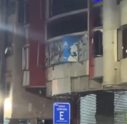 RTultimahora's tweet photo. #ÚLTIMAHORA 

🚨🇪🇨 ATAQUE CON EXPLOSIVOS en edificio gubernamental en Ecuador

https://t.co/y5wtLrIsvz https://t.co/8HtpOaszDP