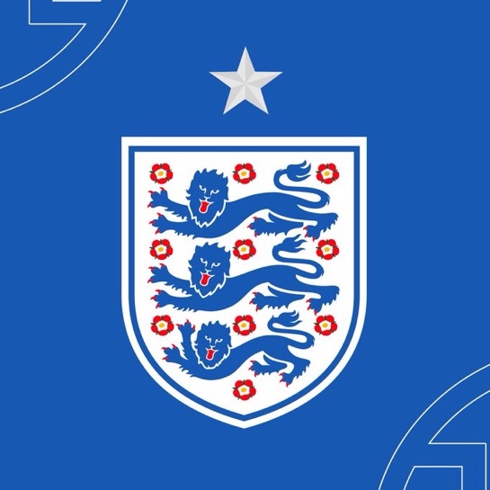 MadridXtra's tweet photo. 🚨 BREAKING: England NT have been ROBBED.

Football boots (including those of Jude Bellingham and Harry Kane), balls, and key training equipment were all STOLEN. @MailSport https://t.co/wTICyDn4kJ