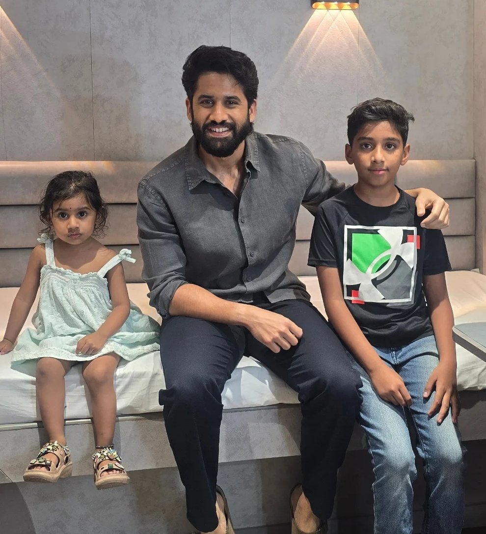 JustShreyyaa's tweet photo. Cutie surrounded by cuties ๐ซ ๐ธ
Excited to see #Dootha2 coming together at full speed๐ฌ๐ฅ
#NagaChaitanya #Vrushakarma https://t.co/Tv8M1Hv1om