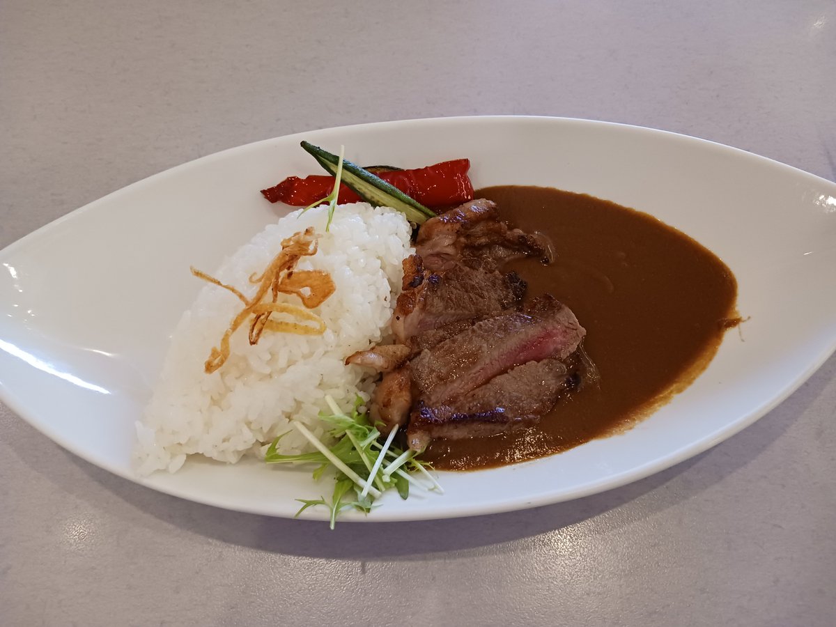 peroena's tweet photo. 呉阪急ホテル https://t.co/C4kYp8kBKB