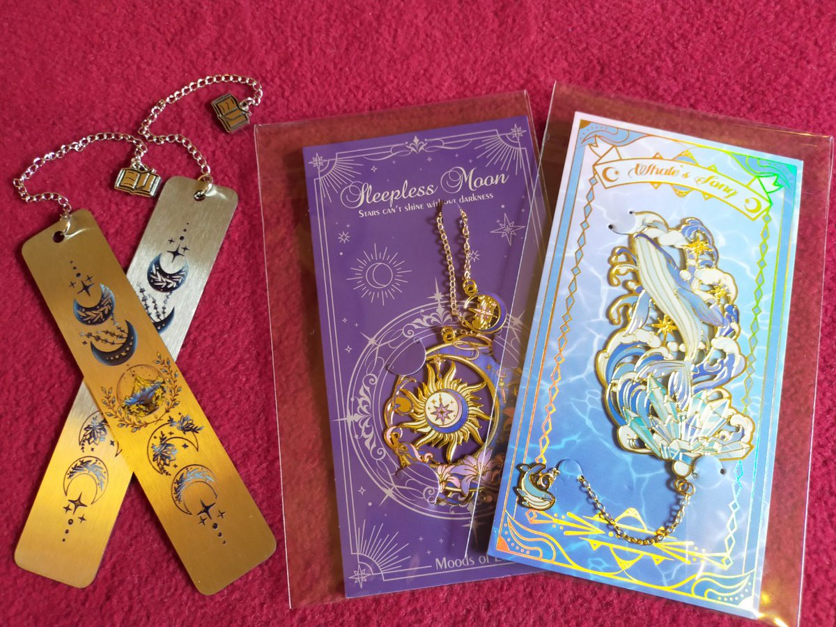 Bookcafe_Tur's tweet photo. こんにちは。
今日もテューアはオープンしております📖´-

僭越ながら、よしおかちひろ様のサインを入口に飾らせていただきました✨
また、人気のブックマークを再入荷しました！
(メタルブックマークの色はシルバーです✋)
皆様のご来店を心よりお待ちしております📕

#ブックカフェ https://t.co/OrcpQ6SbbO