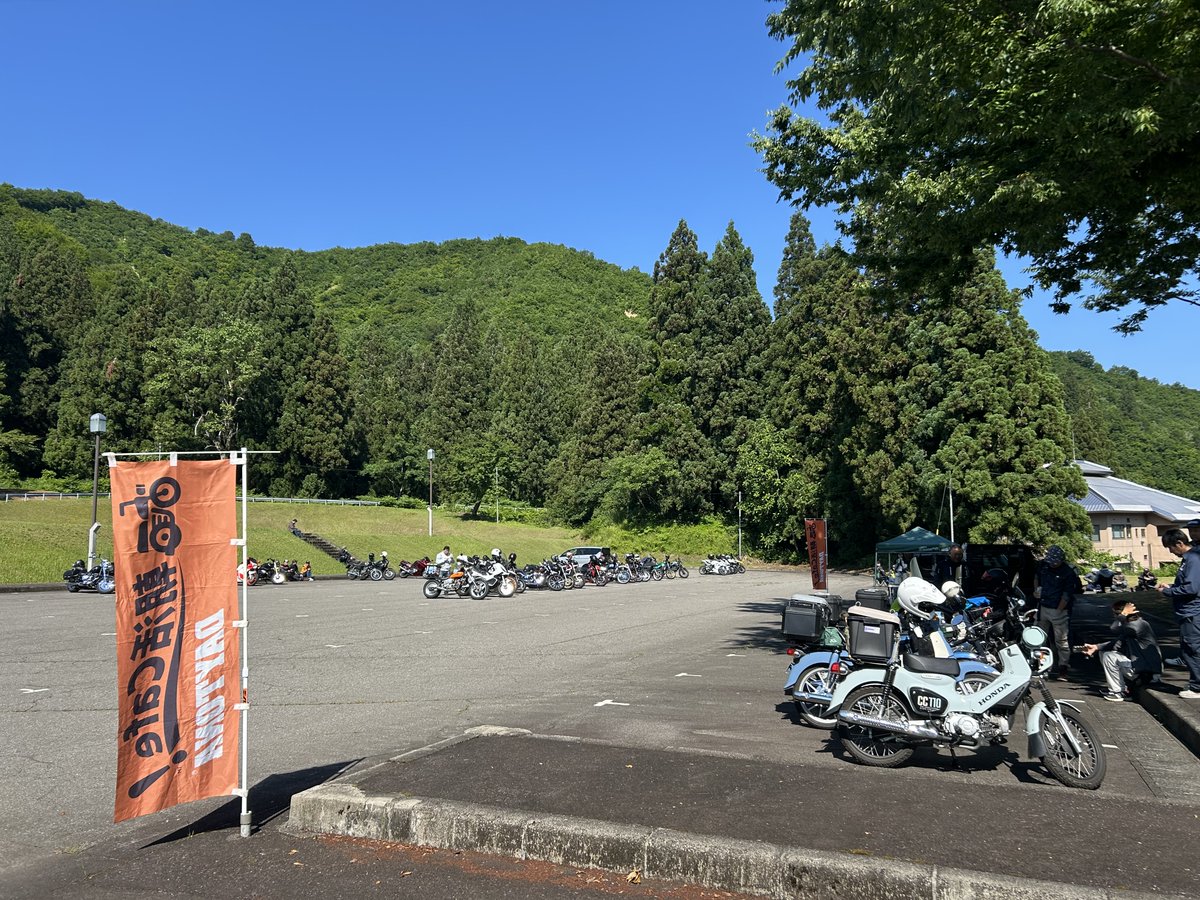 rider_uonuma's tweet photo. 本日もうおぬま朝活カフェへお越しいただき、ありがとうございます🏍️✨

約60台のバイクにお集まりいただきました😆
朝早くからお越しいただ皆さまに感謝です！

明日も予定どおり開催します☕
魚沼の朝を一緒に楽しみましょう！

#デイトナJP　#うおぬま朝活 https://t.co/nRzkpJB7dm