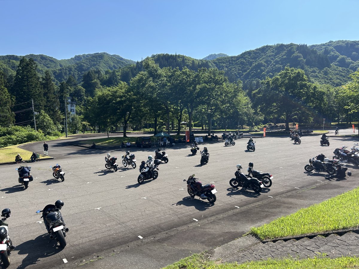 rider_uonuma's tweet photo. 本日もうおぬま朝活カフェへお越しいただき、ありがとうございます🏍️✨

約60台のバイクにお集まりいただきました😆
朝早くからお越しいただ皆さまに感謝です！

明日も予定どおり開催します☕
魚沼の朝を一緒に楽しみましょう！

#デイトナJP　#うおぬま朝活 https://t.co/nRzkpJB7dm