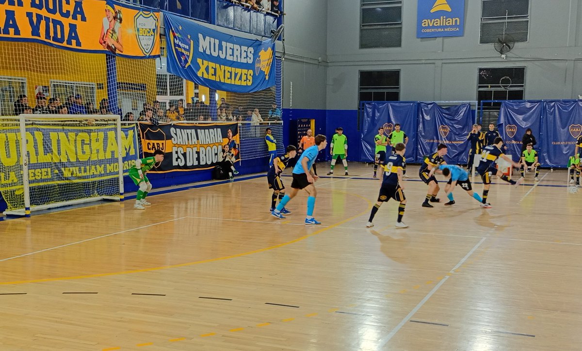 MujeresXeneize's tweet photo. Postales del triunfo de #Boca 6 -0 🆚 Kimberley, en el Quinquela 💪🥳

☑️ Goles: Leguizamon (x2), Álvarez, Suárez, Escobar y Russo.

El Xeneize sigue sumando e invicto en el torneo local ¡A seguir! 💪

#DaleBoca 🔵🟡🔵 https://t.co/2xcARh2MHD