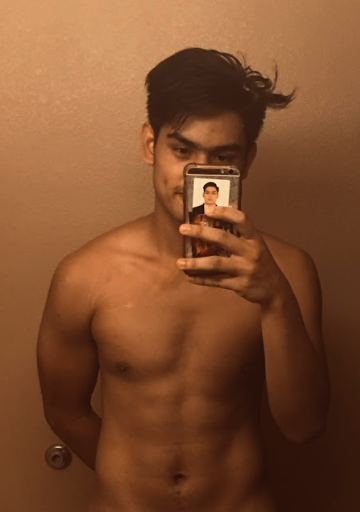 chupsvarzy's tweet photo. Naalala ko na naman yung musky smell ng pits and singit-singit, at ang OUTDOOR fetish niya. Pati na rin ang daks na daks na hotdog!🌭 

Sino mga may experience sa kanya, pati may vids niya? https://t.co/QWugT4VR97