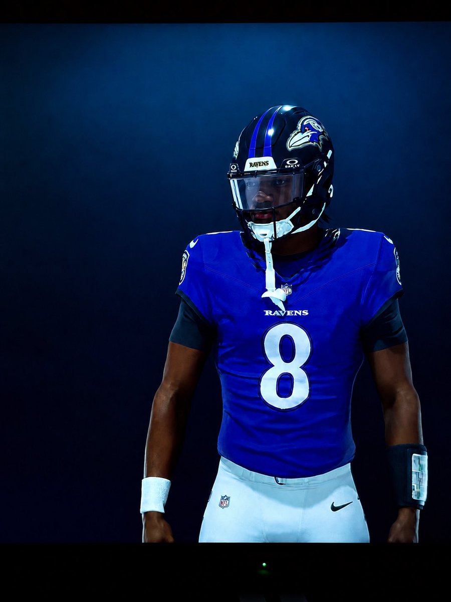 YBisYachtboy's tweet photo. Madden 27 Series X Beta 
vs. 
Madden 27 in UNREAL ENGINE 5 https://t.co/fr9qvXDLtU