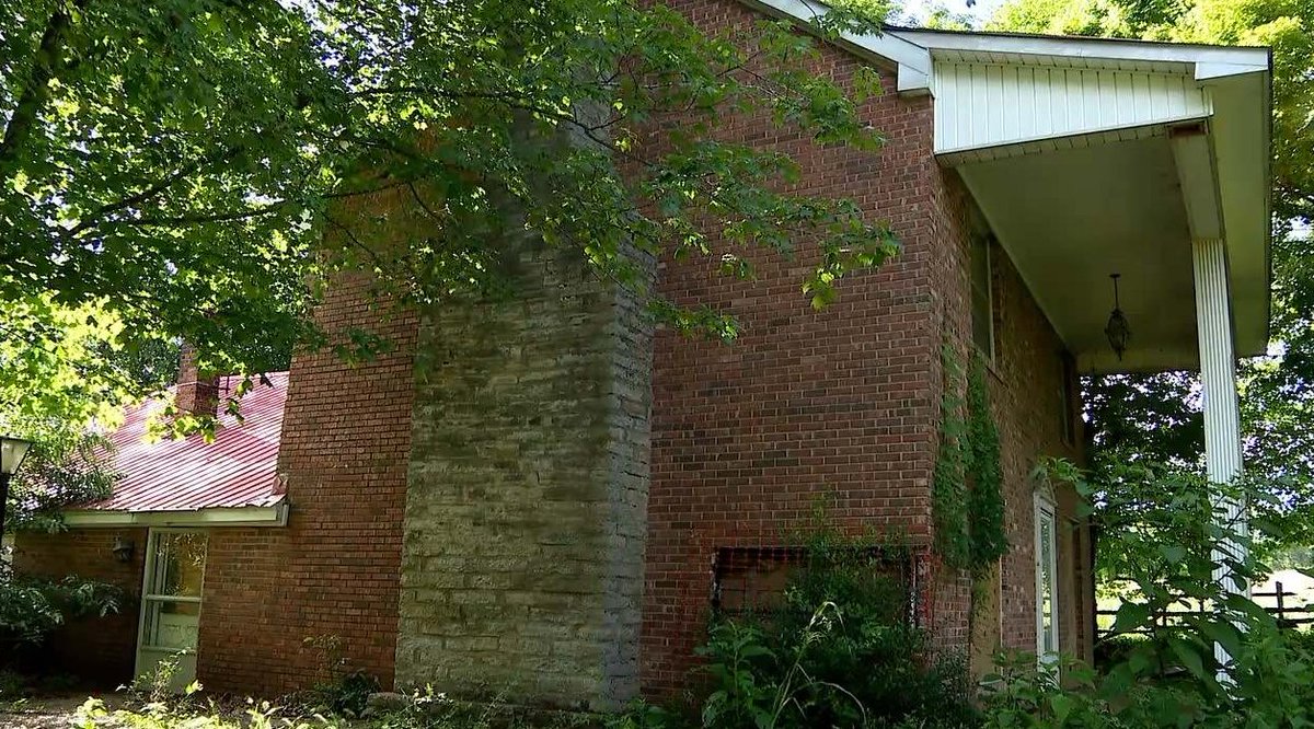 FOXNashville's tweet photo. A year after FOX 17 News highlighted concerns about the future of Sumner County's historic Latimer-Brown home, some county commissioners now claim restoration efforts have stalled once again.
READ MORE: https://t.co/Wbt9AYs9e4
#SumnerCounty #Hendersonville #MiddleTennessee #Tennessee #FOX17News