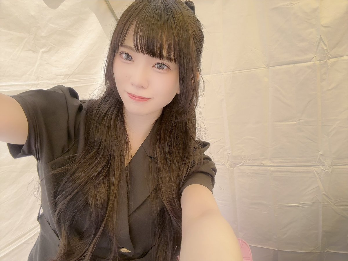 本日チェキ会˙ᵕ˙⑅💜 みんなに会えるの楽しみに待ってるね〜！