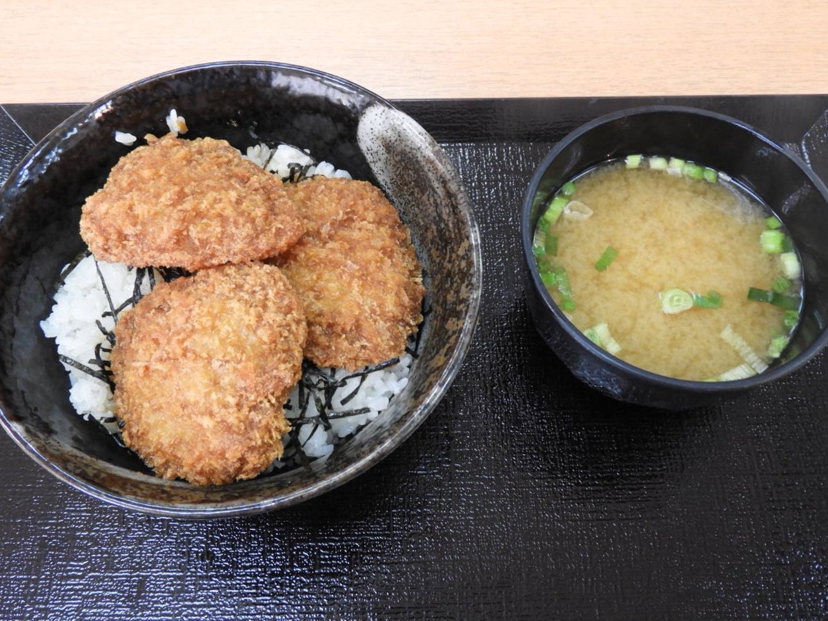 K_misago's tweet photo. 新潟県新潟市黒埼PA下りのタレカツ丼です。
#音ノ葉飯 https://t.co/GjlH2pCsKs