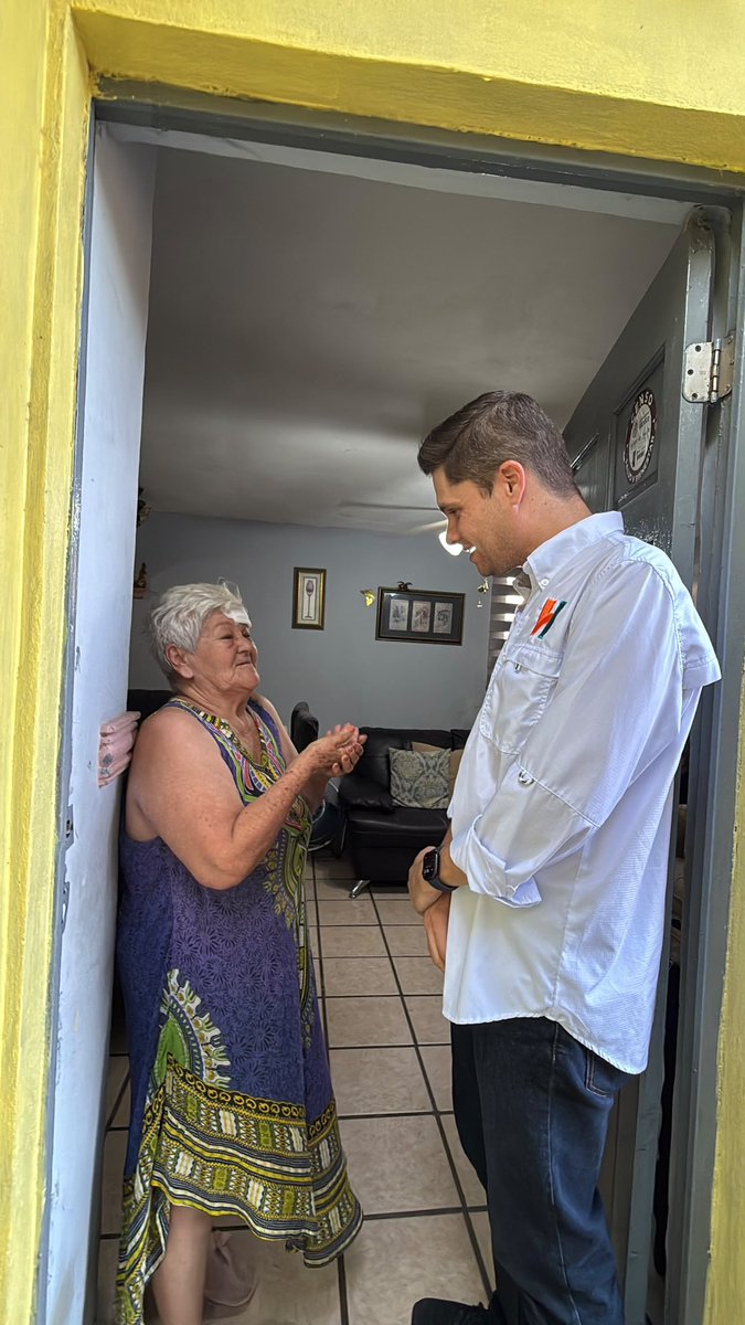 pichonpavlovich's tweet photo. Hoy visitamos a las vecinas y vecinos de la colonia Eusebio Kino, para revisar que los tinacos gratuitos que se entregaron funcionen al 100%. ✅👊🏻
También convivimos con mamás de la zona, que se unieron a su festejo para seguir celebrándolas por su día. 👏🏻
#QueSeNote https://t.co/jwbOmlbYB9