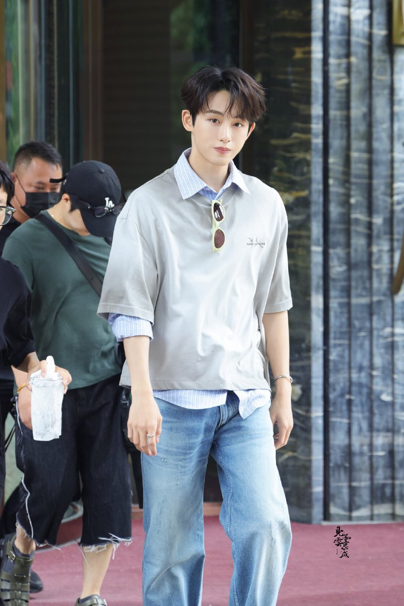 soonyunqi's tweet photo. 260613 WINWIN | Variety Show "Sunshine Through the Rain" recording Day 1.

©見雲丨董思成; 凌昀丨董思成
#WINWIN #DongSicheng #SunshineThrougtheRain https://t.co/4kbuX6NlDU