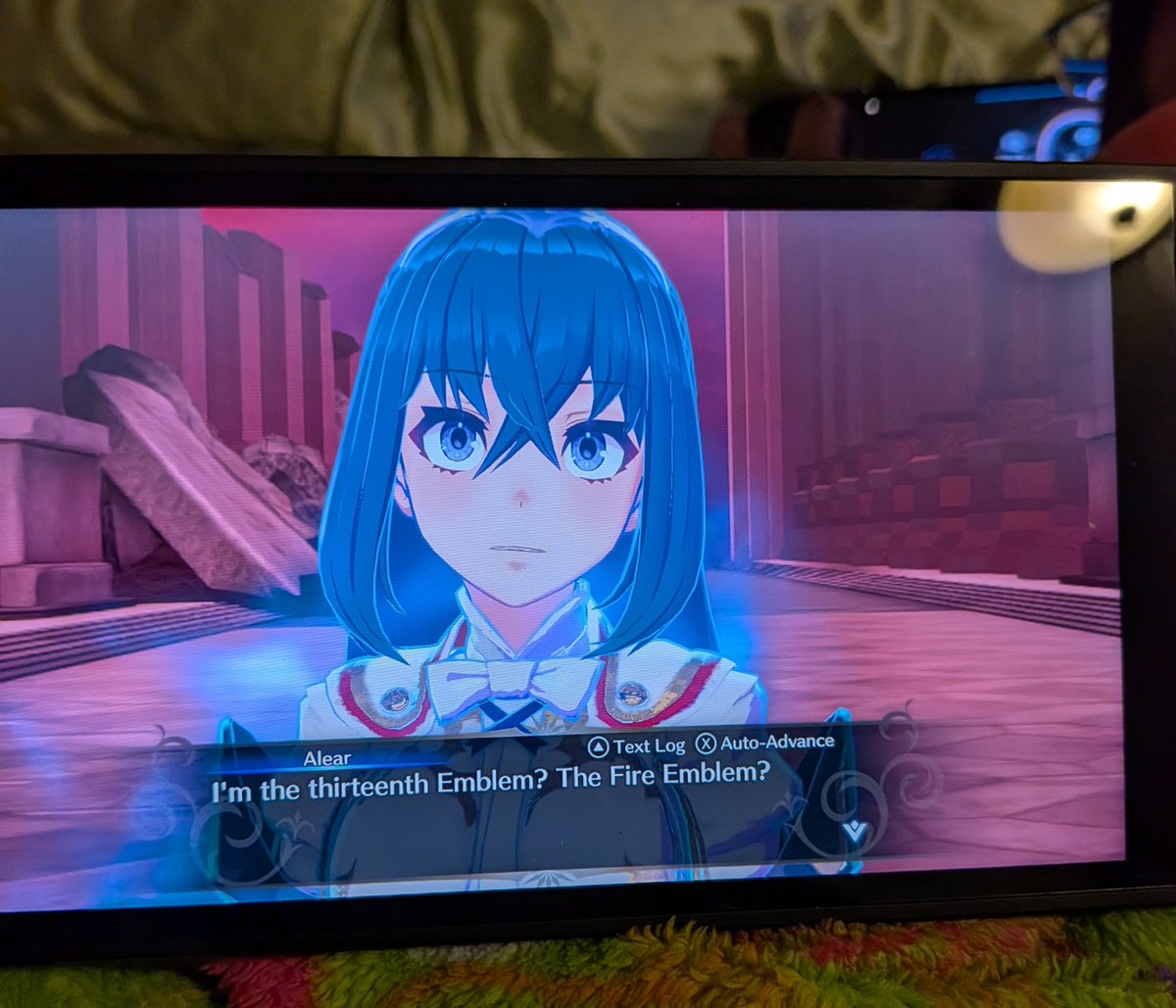 sacaeplains's tweet photo. bitch im the elmblem?????? https://t.co/XZTO8CjgOl