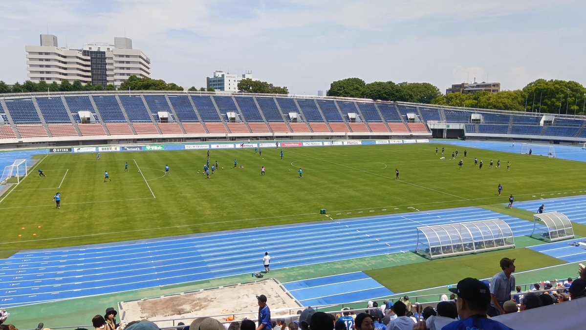 ganmo_333's tweet photo. 今日は、13:00～女子サッカー「なでしこリーグ１部」スフィーダ世田谷FC vs ASハリマアルビオン＠駒沢陸上競技場

お世話になっているシンガーソングライター「やすりずむ」さんが、「おかしの花子＠気仙沼」の「マカロンロール」を出張販売中です！
@Yasuri_ism @e9FaEcd7ebPv9t7 https://t.co/15btLhZpcI