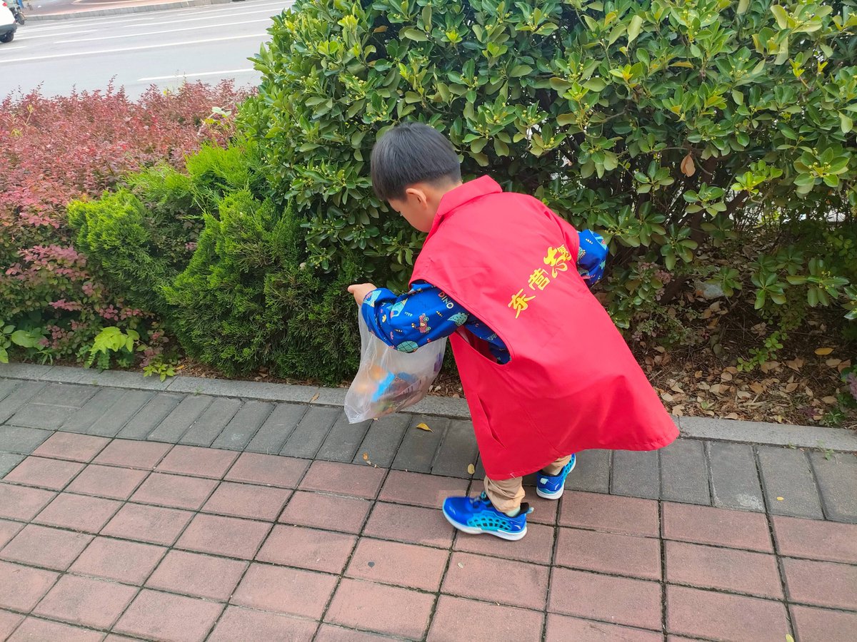 dewid74's tweet photo. Join our neighborhood park cleanup this Saturday 9 AM! Bring gloves u0026 energy—let’s spruce up our shared space together. https://t.co/MPTqr1U2CZ