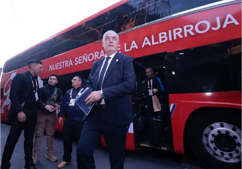 NelsonReneOk's tweet photo. Gustavo Alfaro, DT de Paraguay, tras la derrota en conferencia de prensa:

“La fortaleza defensiva la tenemos que volver a recuperar. Sabíamos que este partido iba ser muy complejo. Esta derrota es una enseñanza muy dolorosa para nosotros. Este es un momento de mirarnos a la cara y decirnos que hay cosas que tenemos que mejorar. Tengan paciencia, mientras tengamos 1 minuto de tiempo vamos a pelear por clasificar”.