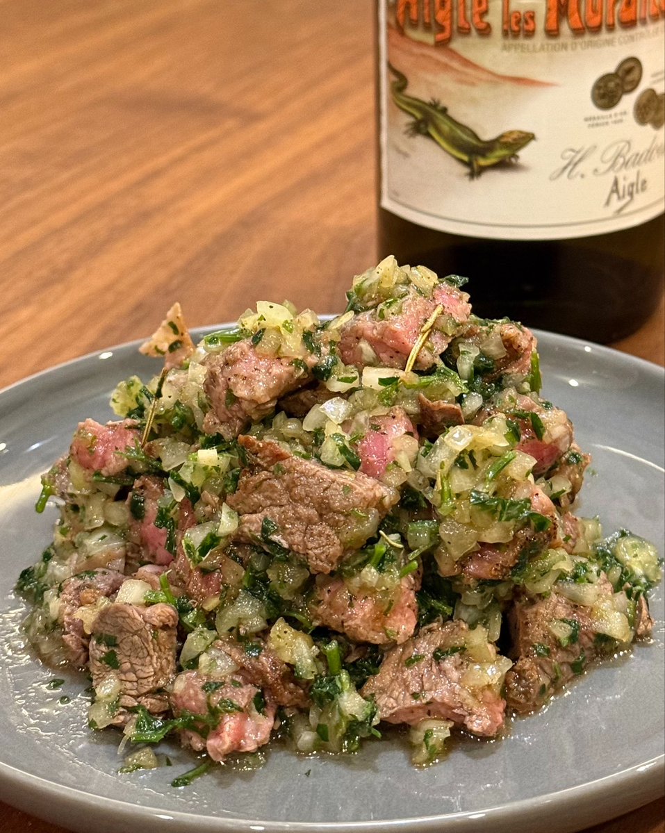 nekohanowakazou's tweet photo. いいかい学生さん、オーケーの牛肉をな、タマネギと和えた牛肉のタタキをいつでも食えるくらいになりなよ
それが、人間えら過ぎもしない貧乏過ぎもしない、ちょうどいいくらいってとこなんだ https://t.co/Aw2HyaWvl8