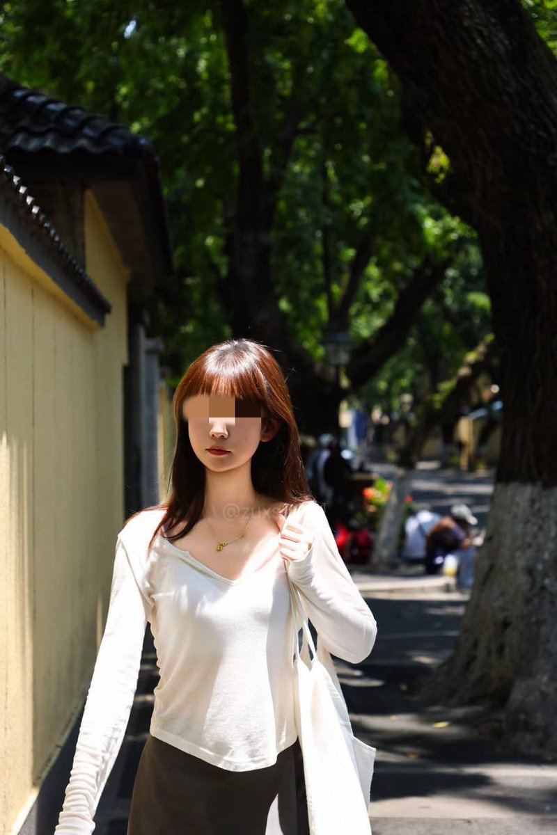 zuxs2021's tweet photo. 苏州小橘子
年龄01年 身高163 鞋码37

邻家小妹妹的感觉脚很漂亮穿上丝袜就更诱惑了足技也在线还非常配合

加入会员开启约足之旅：
🐧群873582503
电报群

#足交线下 #苏州 https://t.co/rXC5iVCiZ3