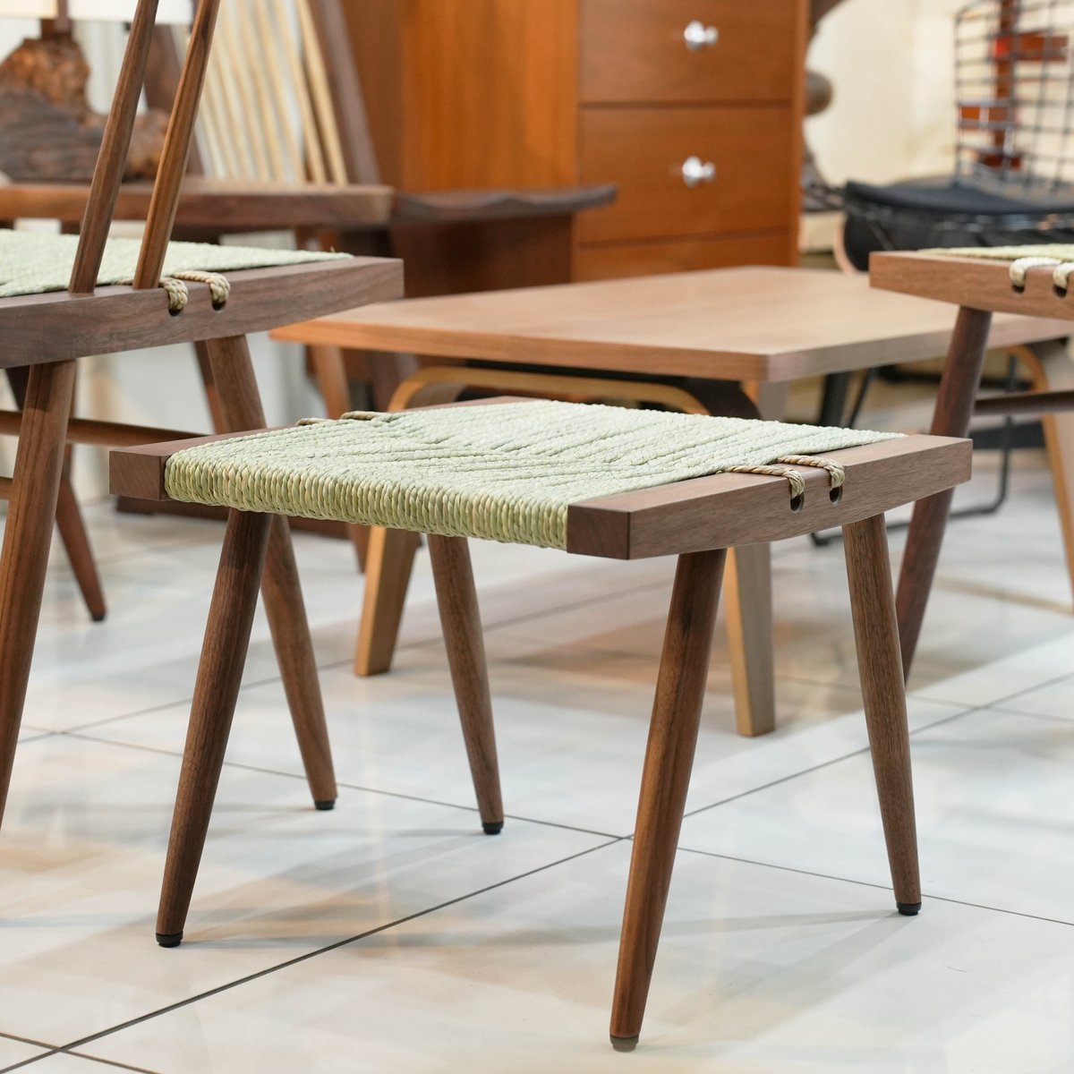 case_study_shop's tweet photo. この超名作があと1個だけあります。
一生保有し続ける価値のあるスツールなのですし、在庫があるのですぐに出荷しますし、値段も良い。
もう無い機会なのでぜひ。

【桜製作所】ジョージ・ナカシマ グラスシートスツール H330 George Nakashima Grass-Seated Stool H330 https://t.co/kk2ciFSFQj https://t.co/f5m9G5Zbv4