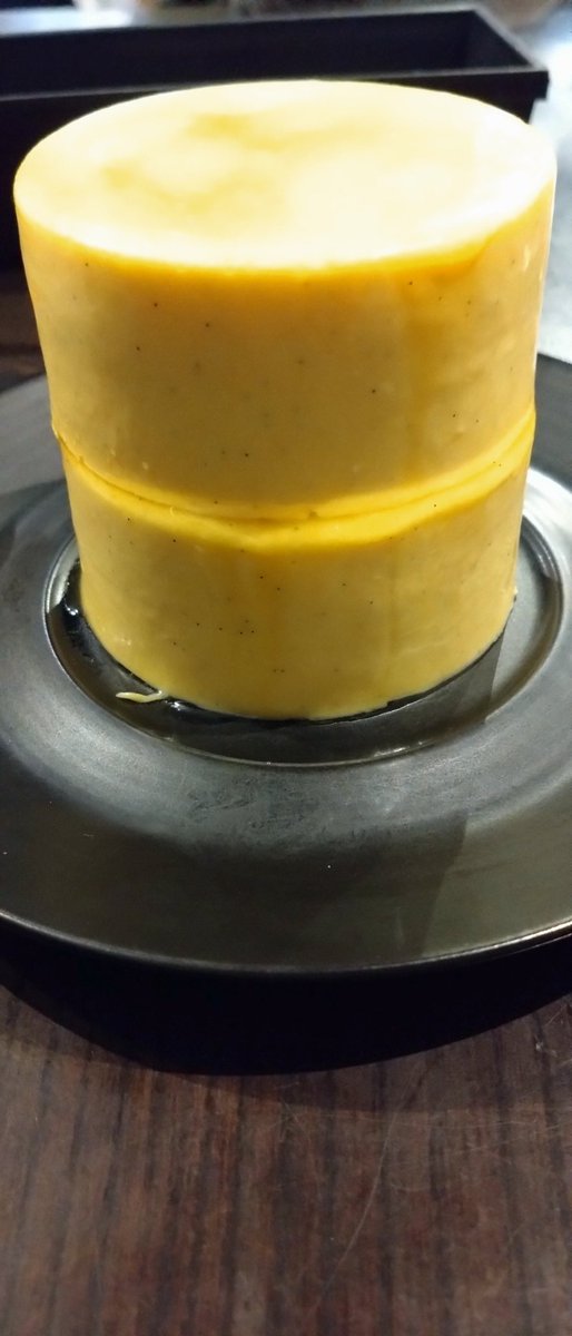 ppppenginpro's tweet photo. 食後のデザートは目玉の固めプリンとホットケーキ https://t.co/Jwvr5zgabw