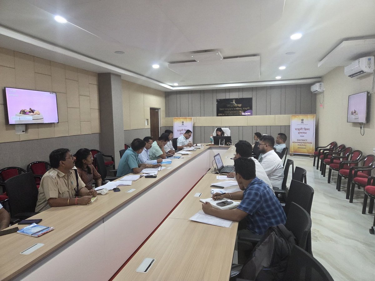 DcMajuli's tweet photo. A meeting of the District Road Safety Committee (DRSC) was held at the DC Office, Majuli, under the chairmanship of DC Srishti Singh, IAS. Road safety measures and implementation of recent directives were reviewed. 1/2 https://t.co/SQnv88oFtL