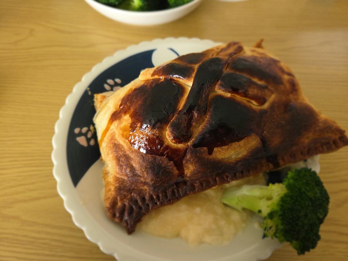 tutappe's tweet photo. ババアが教えてくれたパイ包み作ったよぉ
ちょっと焦げたけど美味しかった
これは2人前の分量だったねぇ
#星空バアド https://t.co/FDO5kBmlAG
