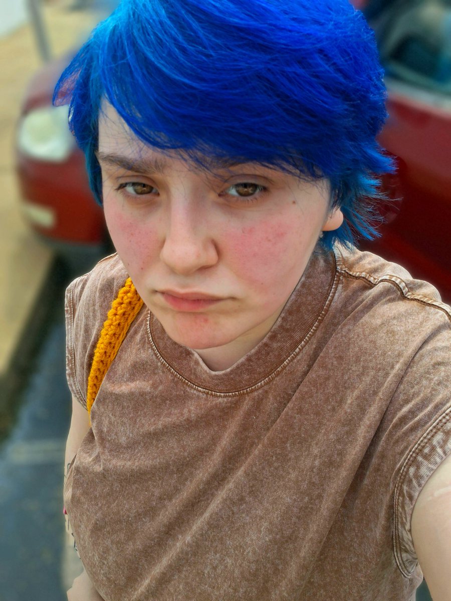 J_squiggles2002's tweet photo. Blue boy summer https://t.co/priwb89JV6